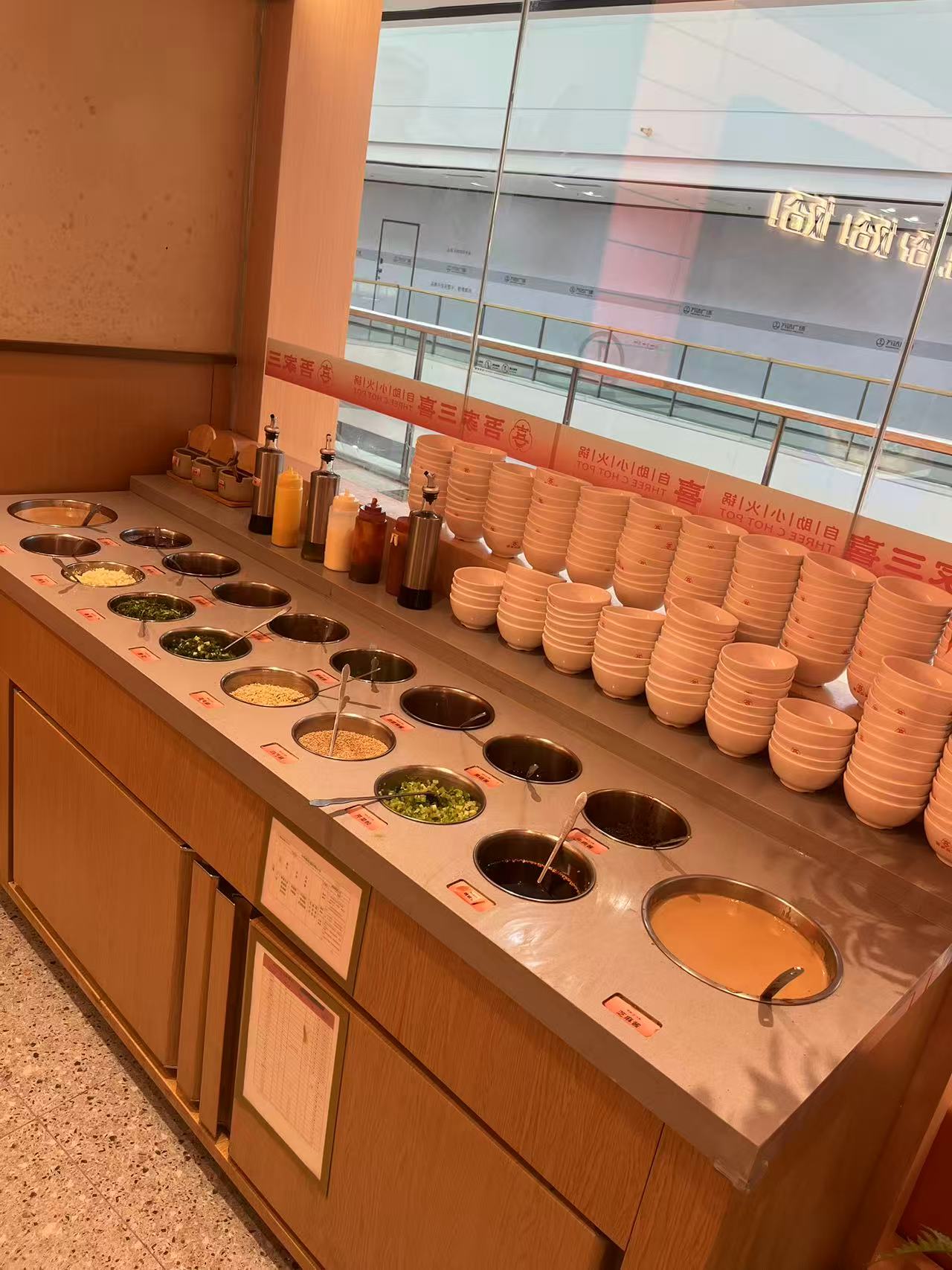 2025旋转小火锅供应商哪家强？菏泽草莓污视频在线50人团队，满足多元需求 